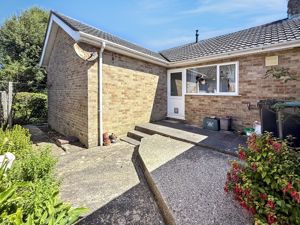 Side Courtyard- click for photo gallery